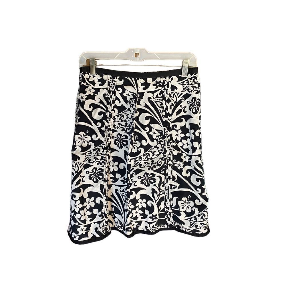  Old navy women’s black and white floral paisley print skirt size 4